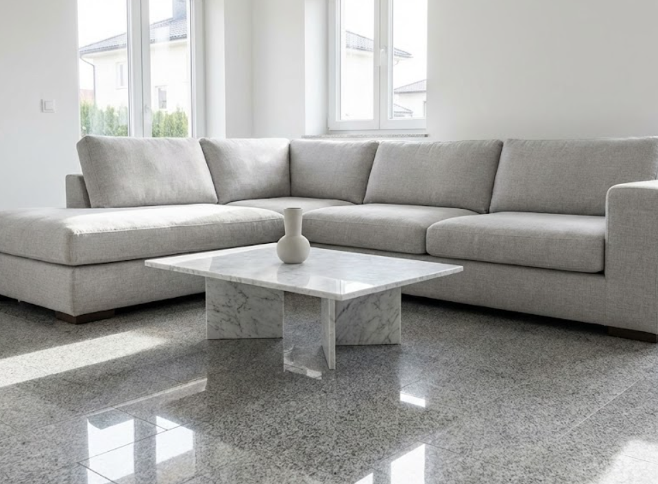 Desain interior ruang tamu minimalis modern yang bersih dan terlihat mewah.